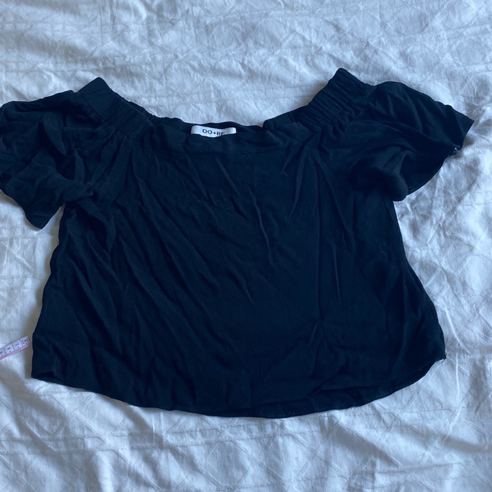 Black crop flowy top